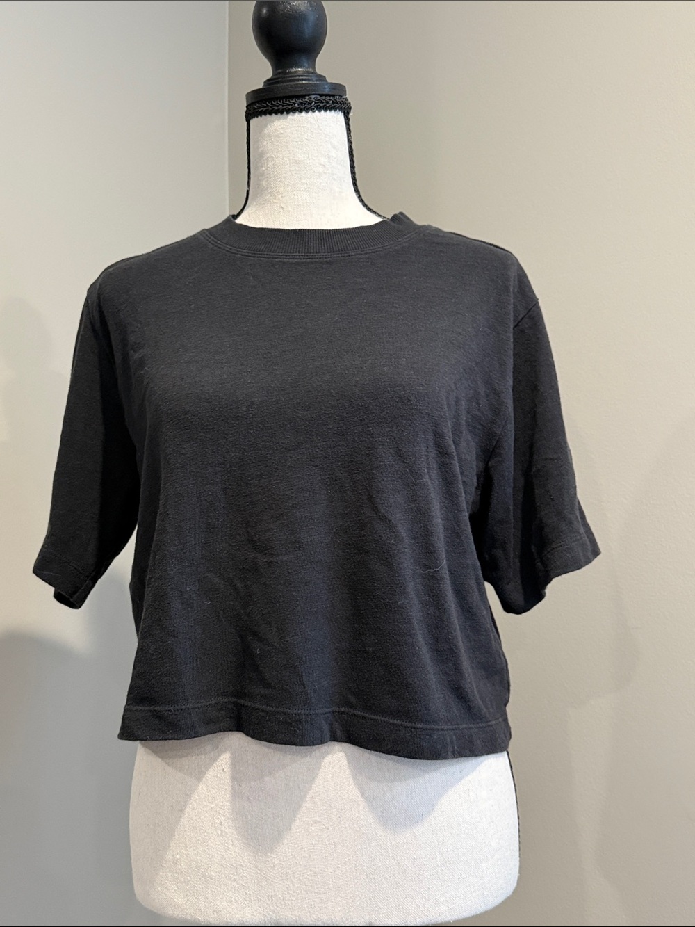 CALIA by Carrie Underwood Black Cropped Crewneck Top